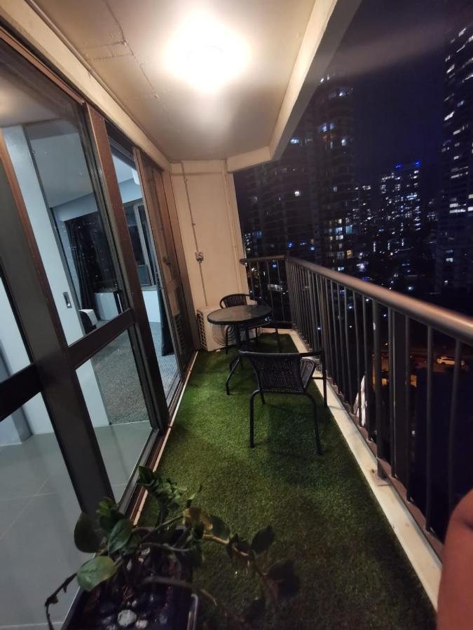 Surfers Holiday Apartment *