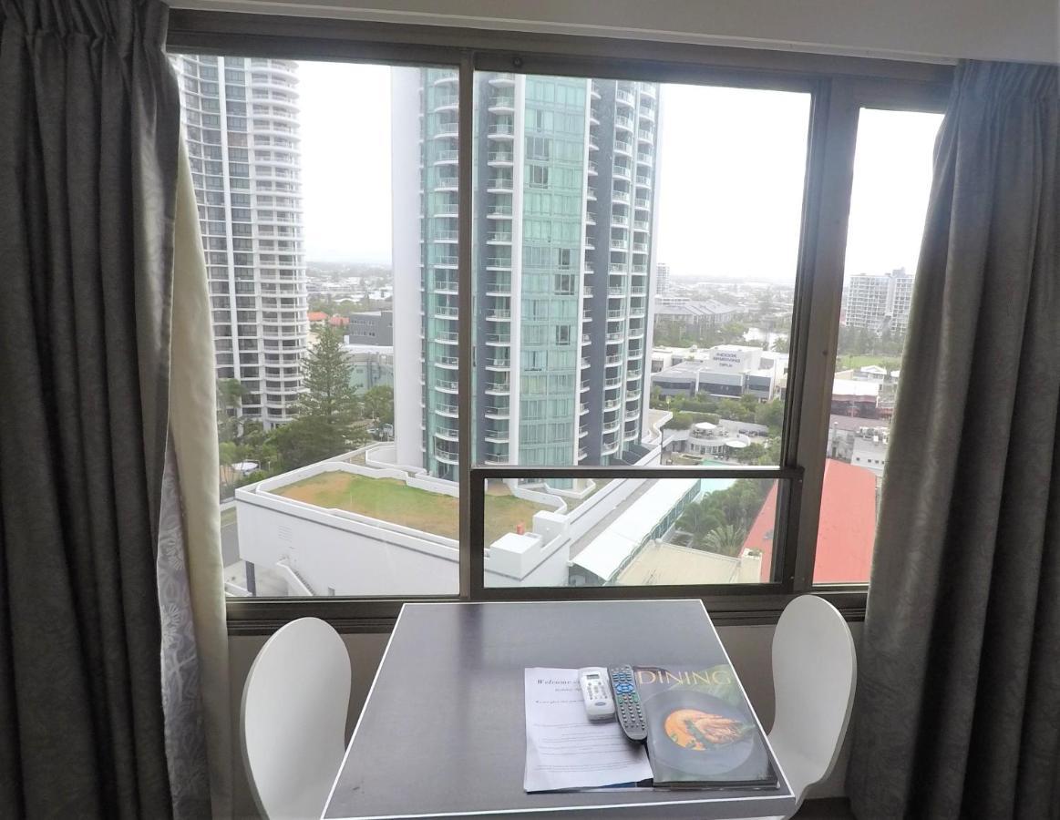 Apartment Surfers Holiday