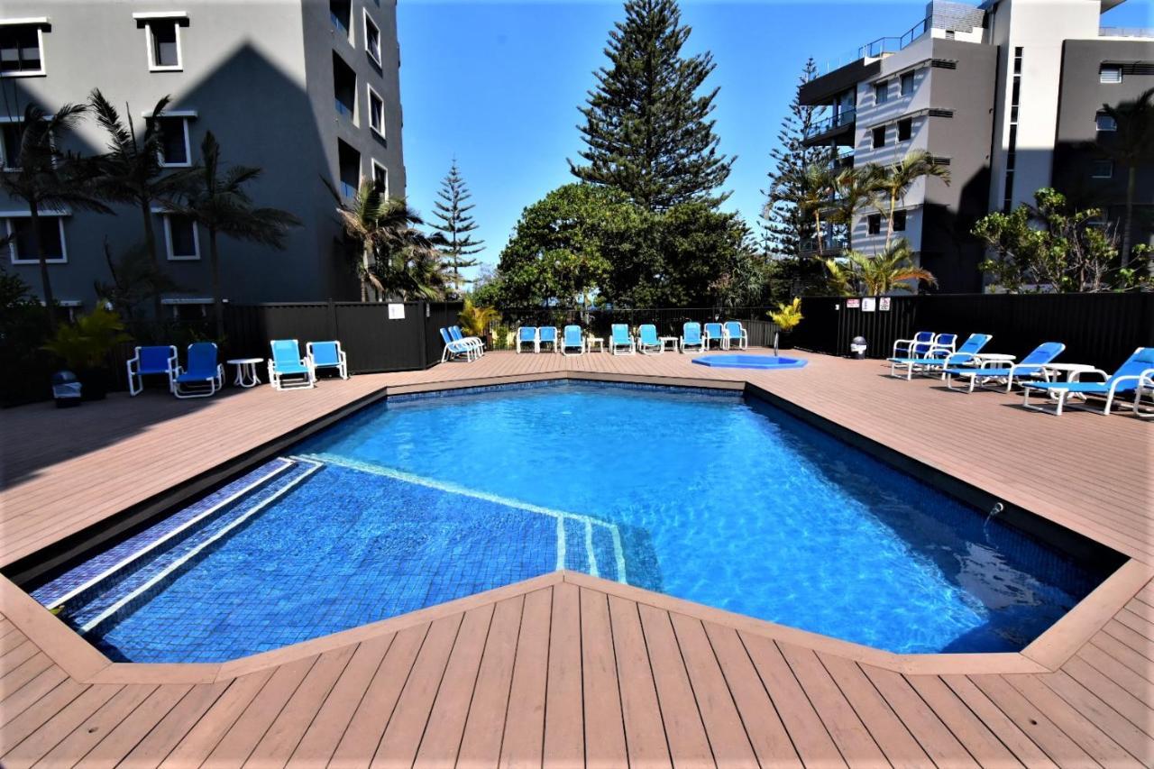Surfers Holiday * Gold Coast