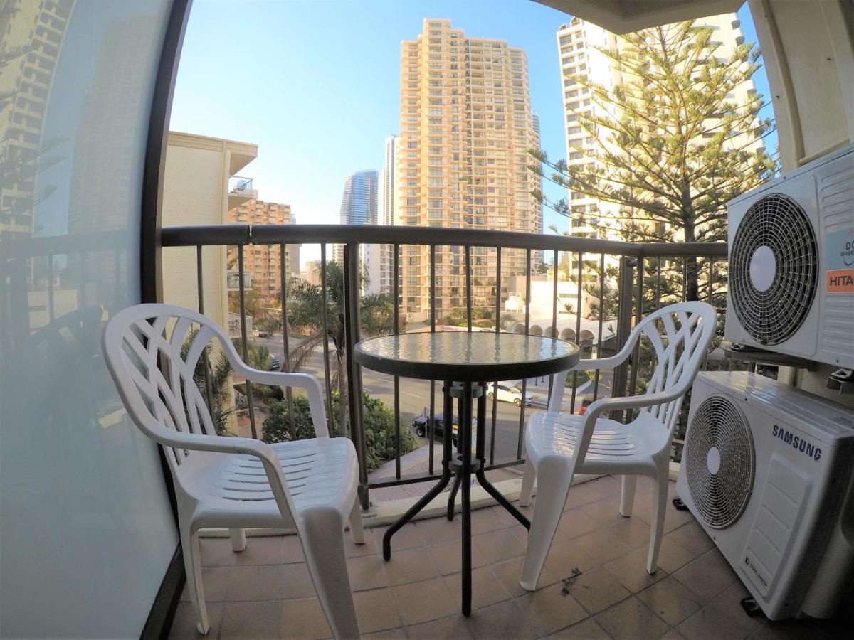 Apartment Surfers Holiday