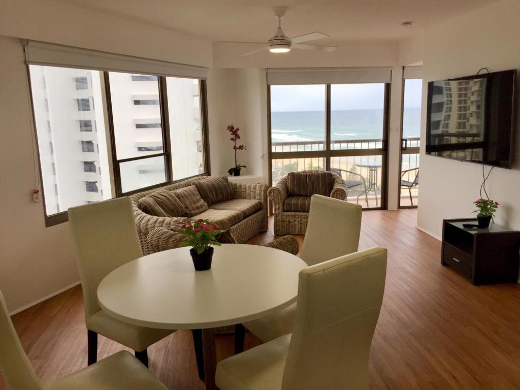 Surfers Holiday Apartment *