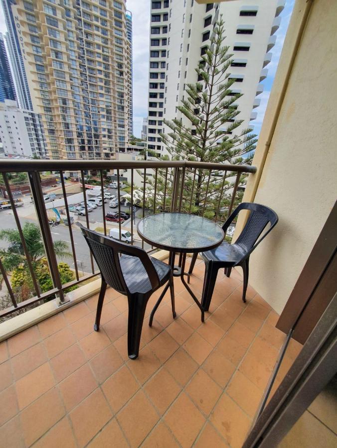 Surfers Holiday Apartment *