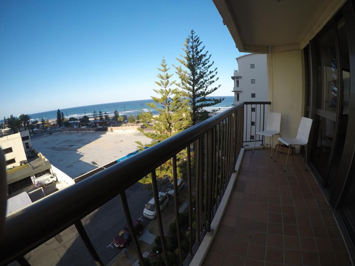 Surfers Holiday Apartment *